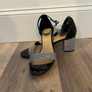 Chinese laundry Jody block heel sandals size 9 1/2